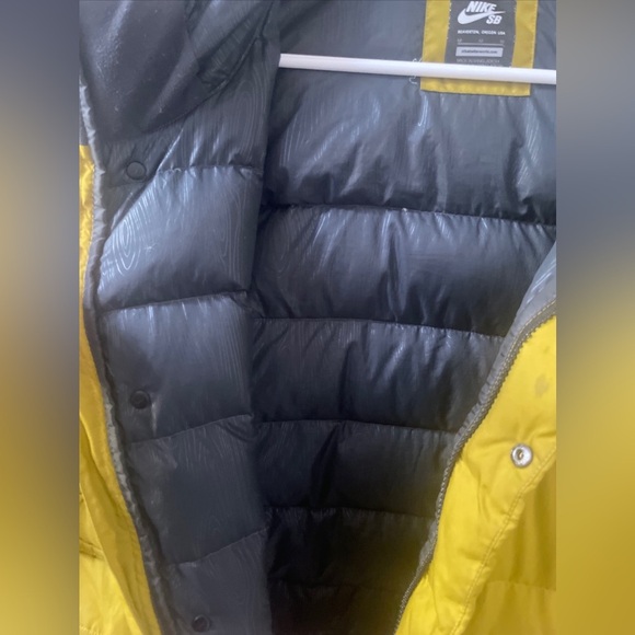 Nike SB Duck Down Puffer Jacket Yellow Green Hooded Winter Puffy Size M - Picture 7 of 16